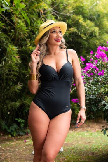 Traje de baño de una pieza con copa profunda